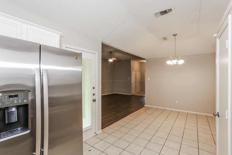 2,055/Mo, 317 W Glen Meadow Dr Glenn Heights, TX 75154 Kitchen View 2