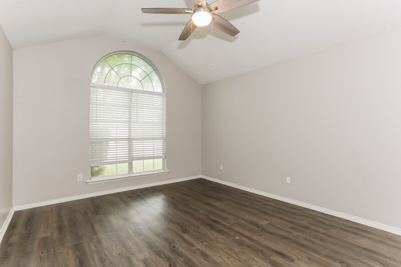 2,055/Mo, 317 W Glen Meadow Dr Glenn Heights, TX 75154 Main Bedroom View