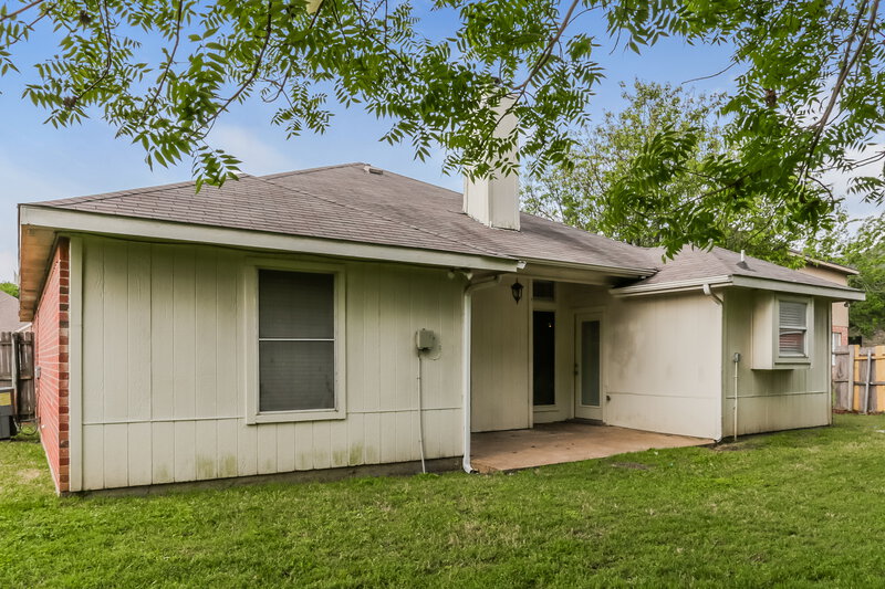 2,055/Mo, 317 W Glen Meadow Dr Glenn Heights, TX 75154 Rear View 2