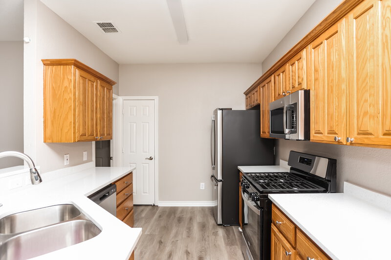 2,070/Mo, 5025 Indian Valley Dr Fort Worth, TX 76123 Kitchen View