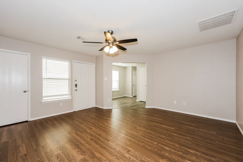 1,665/Mo, 1504 Pine Ln Fort Worth, TX 76140 Living Room View 2