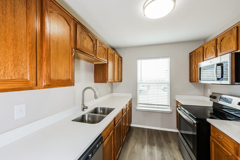1,665/Mo, 1504 Pine Ln Fort Worth, TX 76140 Kitchen View