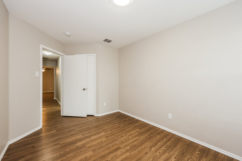 1,665/Mo, 1504 Pine Ln Fort Worth, TX 76140 Main Bedroom View