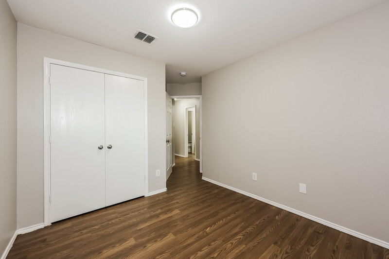 1,665/Mo, 1504 Pine Ln Fort Worth, TX 76140 Main Bedroom View 2