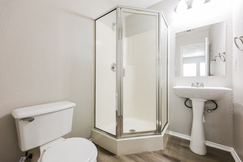 1,665/Mo, 1504 Pine Ln Fort Worth, TX 76140 Bathroom View