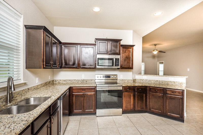 2,275/Mo, 924 Princewood Dr Denton, TX 76207 Kitchen View 2