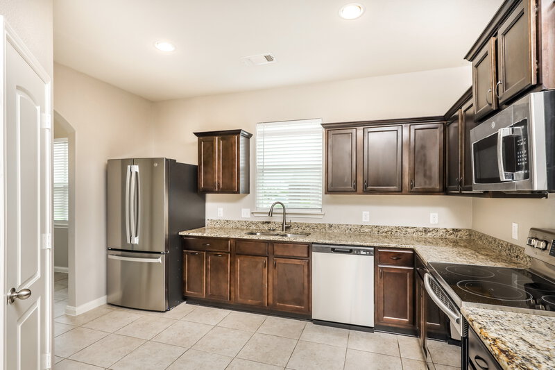 2,275/Mo, 924 Princewood Dr Denton, TX 76207 Kitchen View 3