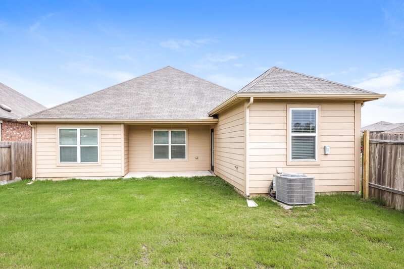 2,275/Mo, 924 Princewood Dr Denton, TX 76207 Rear View 2