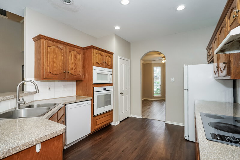 2,295/Mo, 6013 Portridge Dr Fort Worth, TX 76135 Kitchen View 2