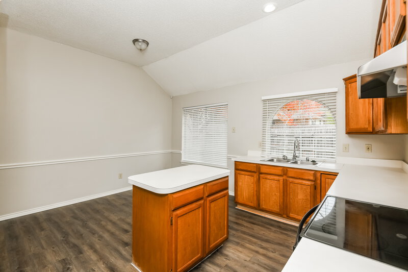 1,750/Mo, 5405 Turtle River Ct Fort Worth, TX 76137 Kitchen View