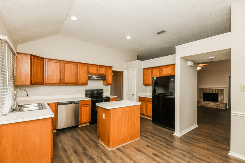 1,750/Mo, 5405 Turtle River Ct Fort Worth, TX 76137 Kitchen View 2