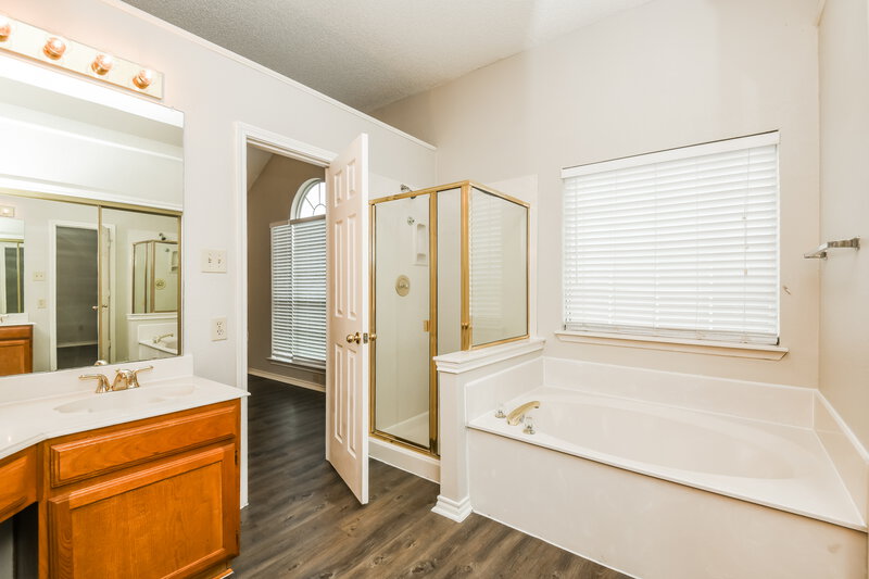 1,750/Mo, 5405 Turtle River Ct Fort Worth, TX 76137 Main Bathroom View