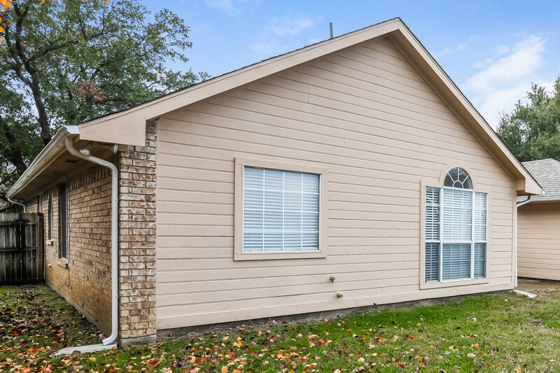 1,750/Mo, 5405 Turtle River Ct Fort Worth, TX 76137 Rear View