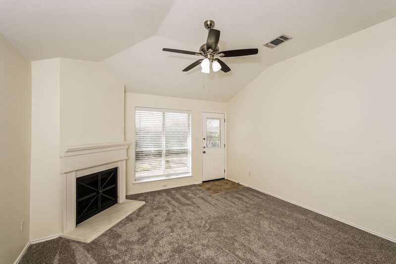 1,770/Mo, 1000 Sandalwood Dr Fort Worth, TX 76140 Living Room View