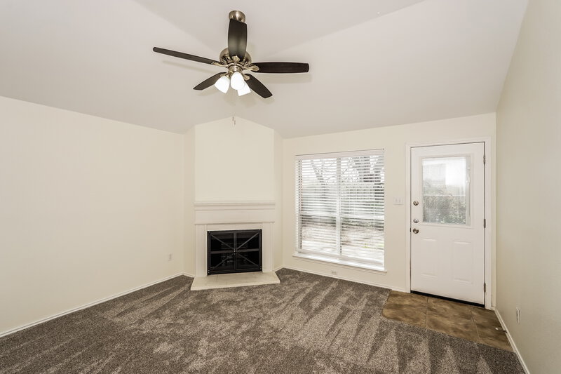1,770/Mo, 1000 Sandalwood Dr Fort Worth, TX 76140 Living Room View 2