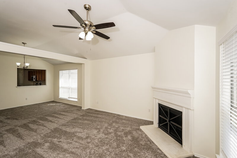 1,770/Mo, 1000 Sandalwood Dr Fort Worth, TX 76140 Living Room View 3