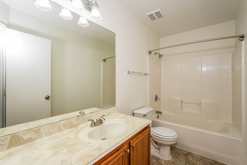 1,770/Mo, 1000 Sandalwood Dr Fort Worth, TX 76140 Bathroom View