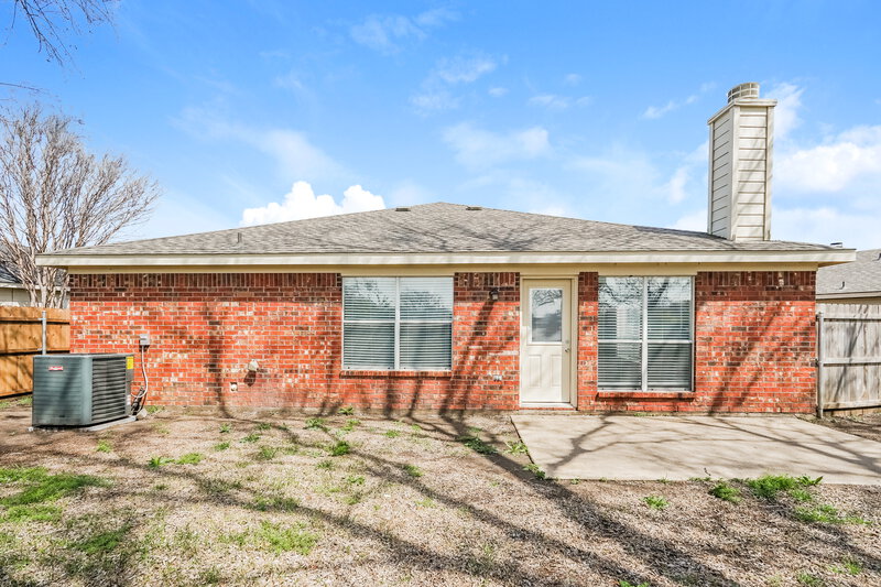 1,770/Mo, 1000 Sandalwood Dr Fort Worth, TX 76140 Rear View