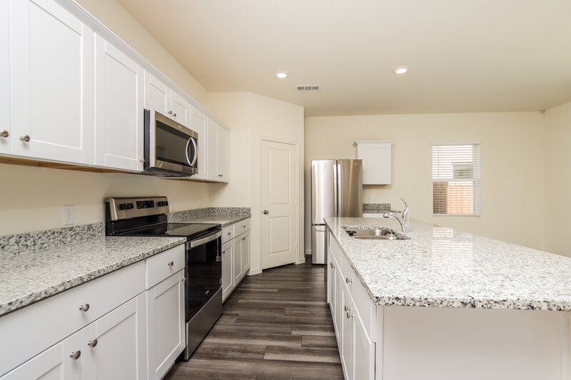 2,175/Mo, 1801 Sandlin Dr Forney, TX 75126 Kitchen View