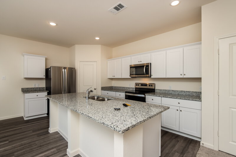 2,035/Mo, 1817 Pueblo St Forney, TX 75126 Kitchen View