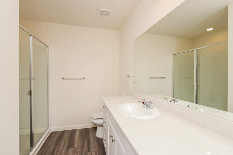2,035/Mo, 1817 Pueblo St Forney, TX 75126 Main Bathroom View