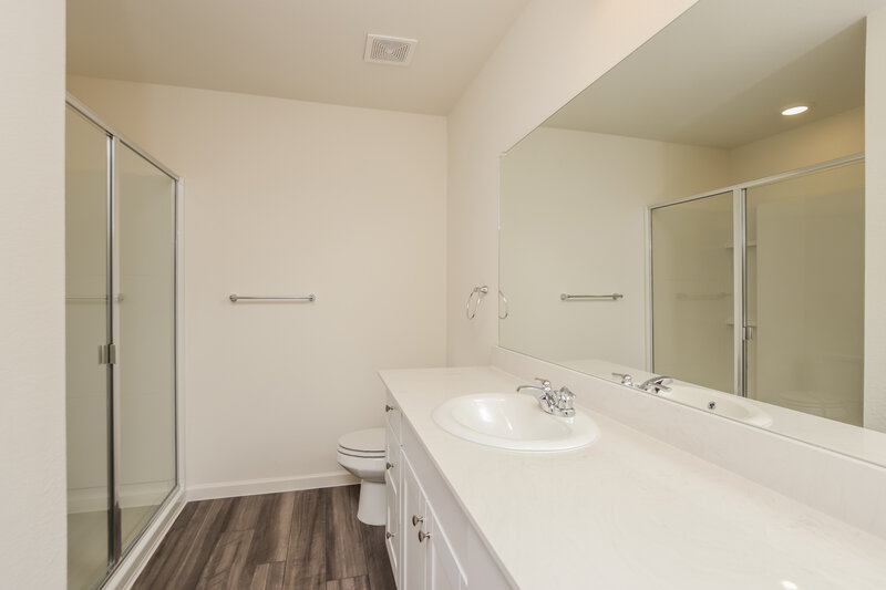 2,170/Mo, 1811 Pueblo St Forney, TX 75126 Main Bathroom View