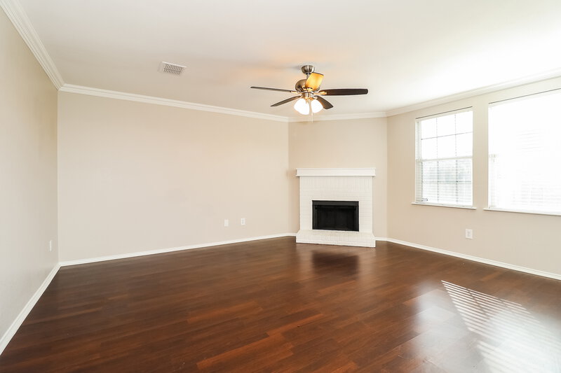 2,450/Mo, 2147 Panorama Ln Grand Prairie, TX 75052 Living Room View
