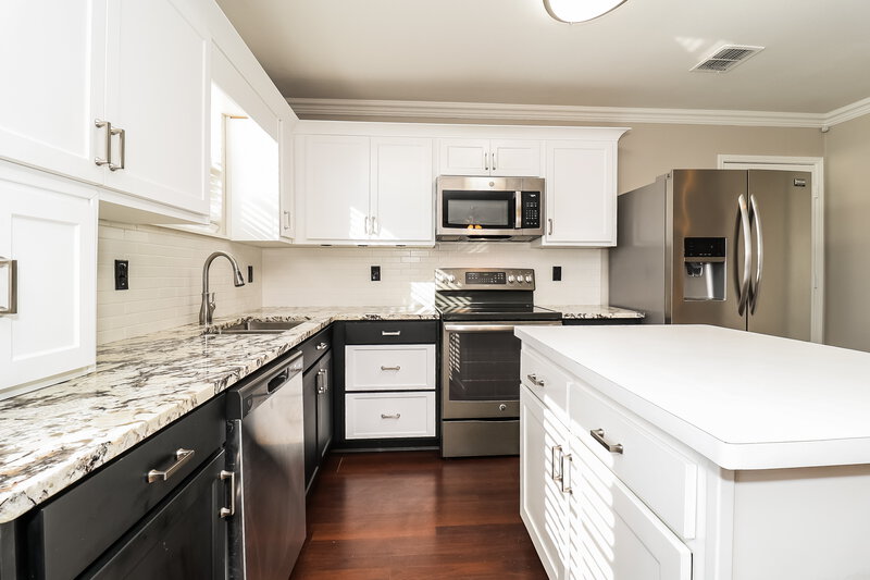 2,450/Mo, 2147 Panorama Ln Grand Prairie, TX 75052 Kitchen View 2