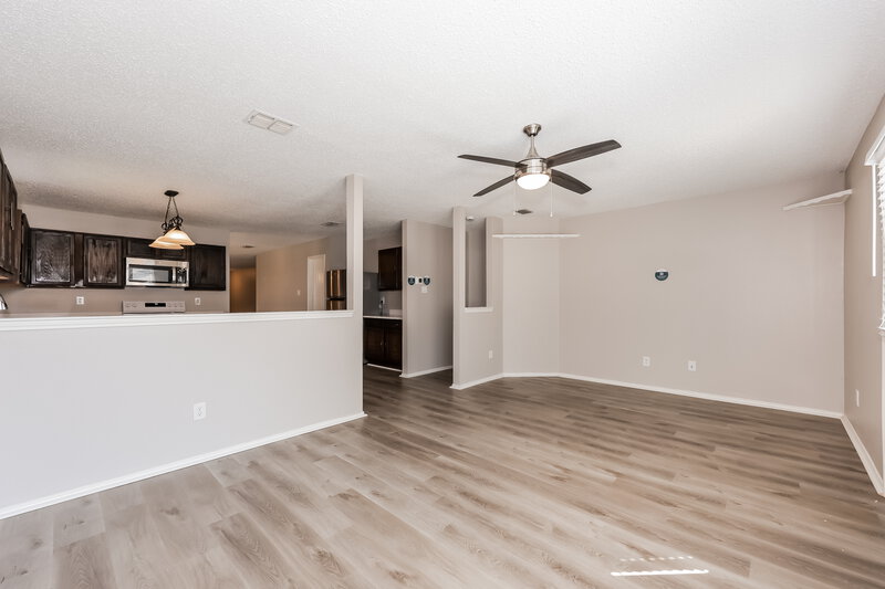 2,265/Mo, 8412 Mild Creek Ln Denton, TX 76210 Family Room View 2