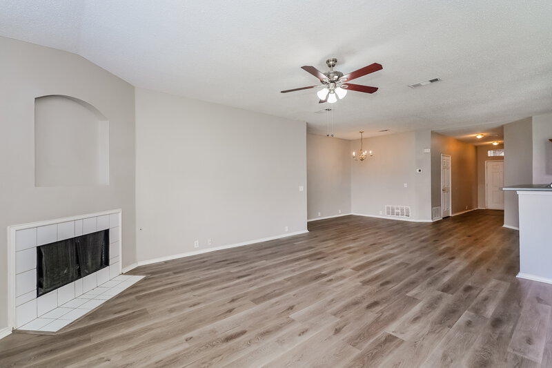 2,120/Mo, 1100 Greenbend Dr Denton, TX 76210 Living Room View 3