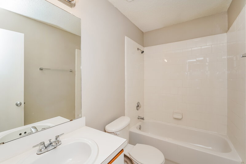 2,120/Mo, 1100 Greenbend Dr Denton, TX 76210 Bathroom View