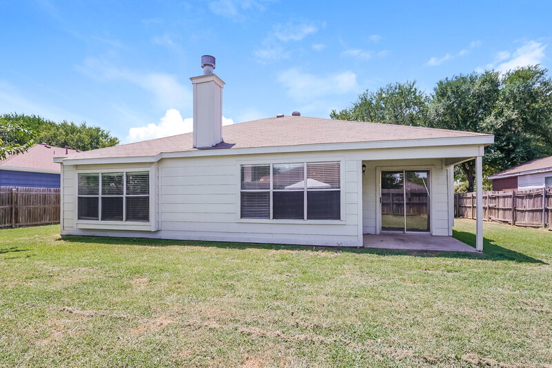 2,120/Mo, 1100 Greenbend Dr Denton, TX 76210 Rear View