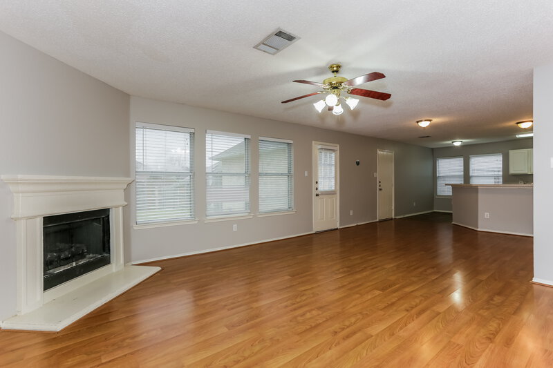 2,620/Mo, 735 Cedarwood Dr Cedar Hill, TX 75104 Living Room View 2