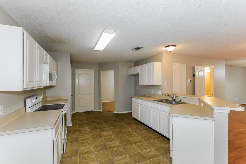 2,620/Mo, 735 Cedarwood Dr Cedar Hill, TX 75104 Kitchen View 2