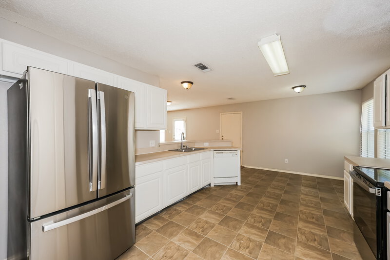 2,480/Mo, 735 Cedarwood Dr Cedar Hill, TX 75104 Kitchen View 2