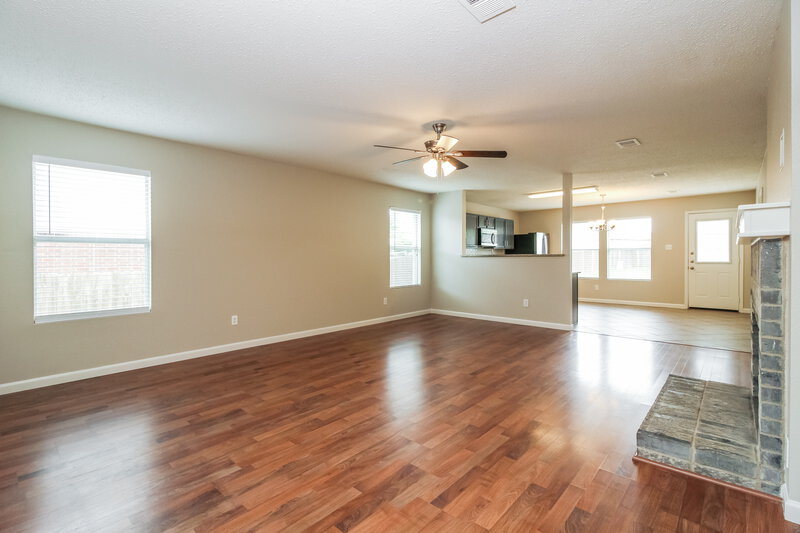 2,185/Mo, 5308 Emmeryville Ln Fort Worth, TX 76244 Living Room View 2