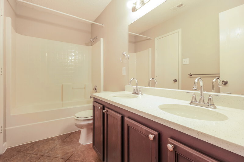 2,185/Mo, 5308 Emmeryville Ln Fort Worth, TX 76244 Main Bathroom View