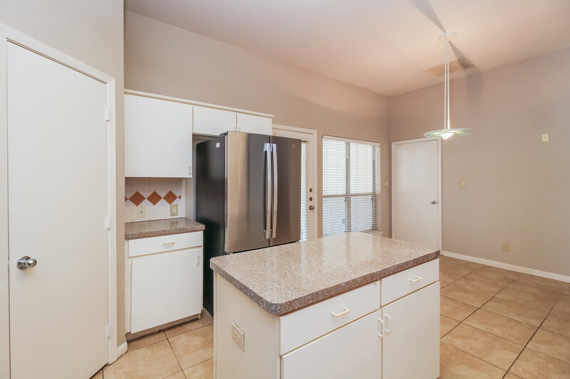 3,300/Mo, 412 Valley View Dr Lewisville, TX 75067 Kitchen View 2