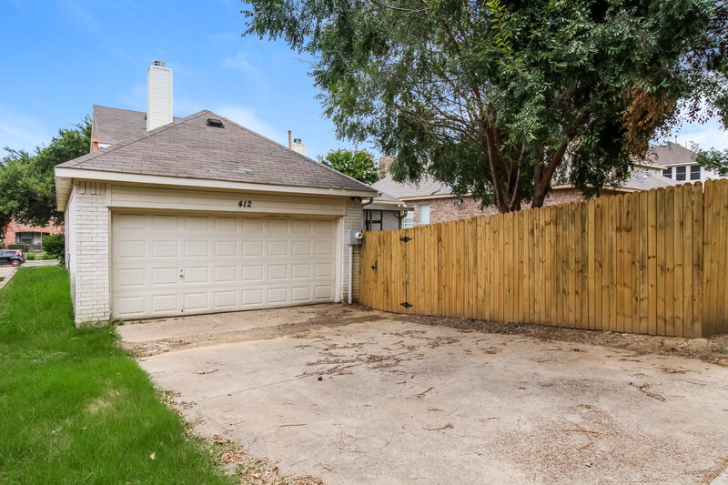 3,300/Mo, 412 Valley View Dr Lewisville, TX 75067 Rear View 2