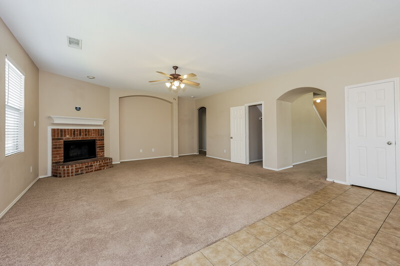 2,725/Mo, 828 Forest Heights Dr Crowley, TX 76036 Living Room View