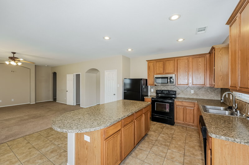 2,725/Mo, 828 Forest Heights Dr Crowley, TX 76036 Kitchen View