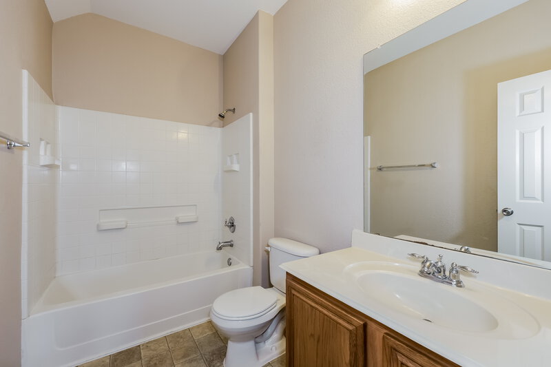 2,725/Mo, 828 Forest Heights Dr Crowley, TX 76036 Bathroom View