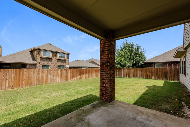 2,725/Mo, 828 Forest Heights Dr Crowley, TX 76036 Covered Patio View