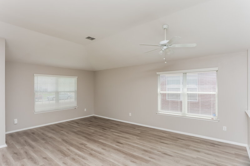 2,070/Mo, 914 Pryor Dr Arlington, TX 76001 Living Room View