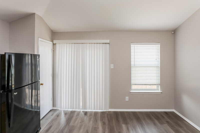 2,070/Mo, 914 Pryor Dr Arlington, TX 76001 Dining Room View