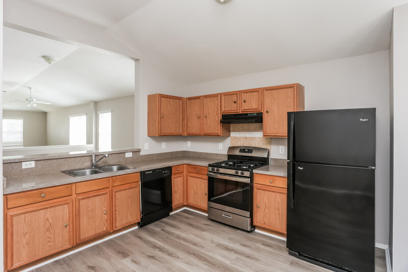2,070/Mo, 914 Pryor Dr Arlington, TX 76001 Kitchen View