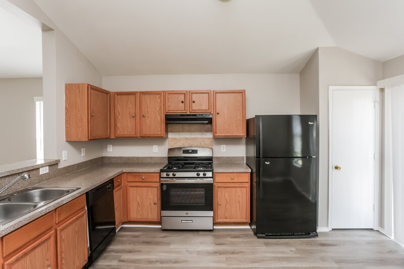 2,070/Mo, 914 Pryor Dr Arlington, TX 76001 Kitchen View 2
