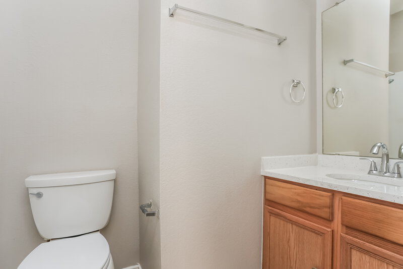 2,070/Mo, 914 Pryor Dr Arlington, TX 76001 Bathroom View