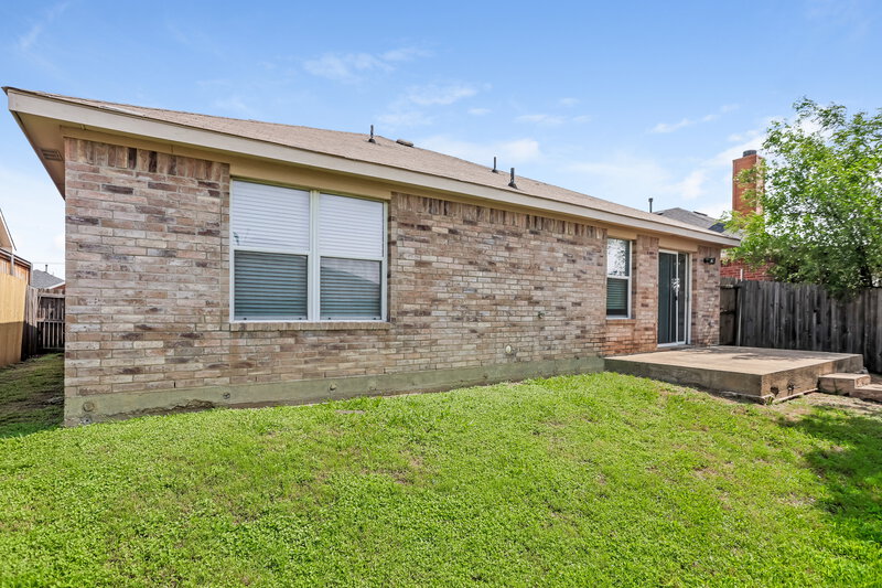2,070/Mo, 914 Pryor Dr Arlington, TX 76001 Rear View