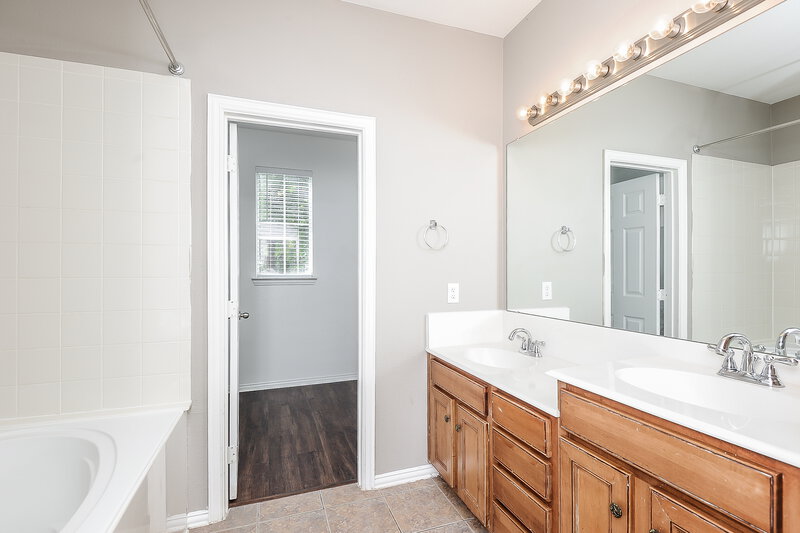 2,185/Mo, 10009 Lexington Dr Providence Village, TX 76227 Master Bathroom View